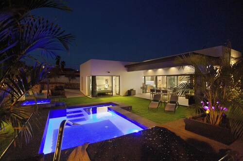 Laian Branded Residensed House with Private Pool and Air Conditioning