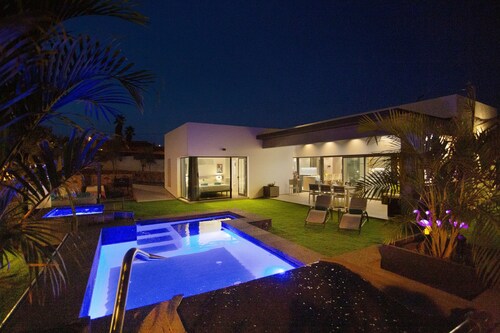 Laian Branded Residensed House with Private Pool and Air Conditioning