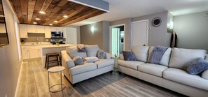 Living area - Lux Utica Retreat  (Utica)