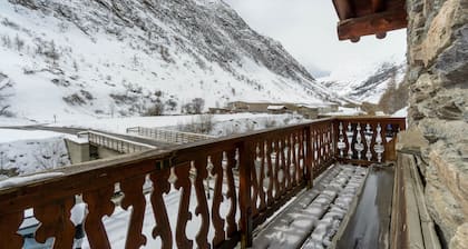 Chalet "Les Moulins" with Balcony, Shared Garden & Wi-Fi