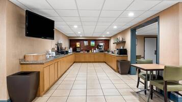 Free daily continental breakfast