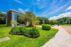 Property grounds - Turtle Luxury Villa, Breakfast & Dinner Included! (Hacienda Pinilla)