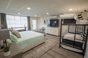 1 bedroom, desk, iron/ironing board, WiFi