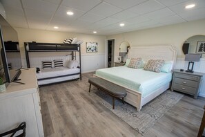 1 bedroom, desk, iron/ironing board, WiFi