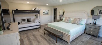 Totally Remodeled Cozy Apartment.  2.5 miles to Delaware Turf!