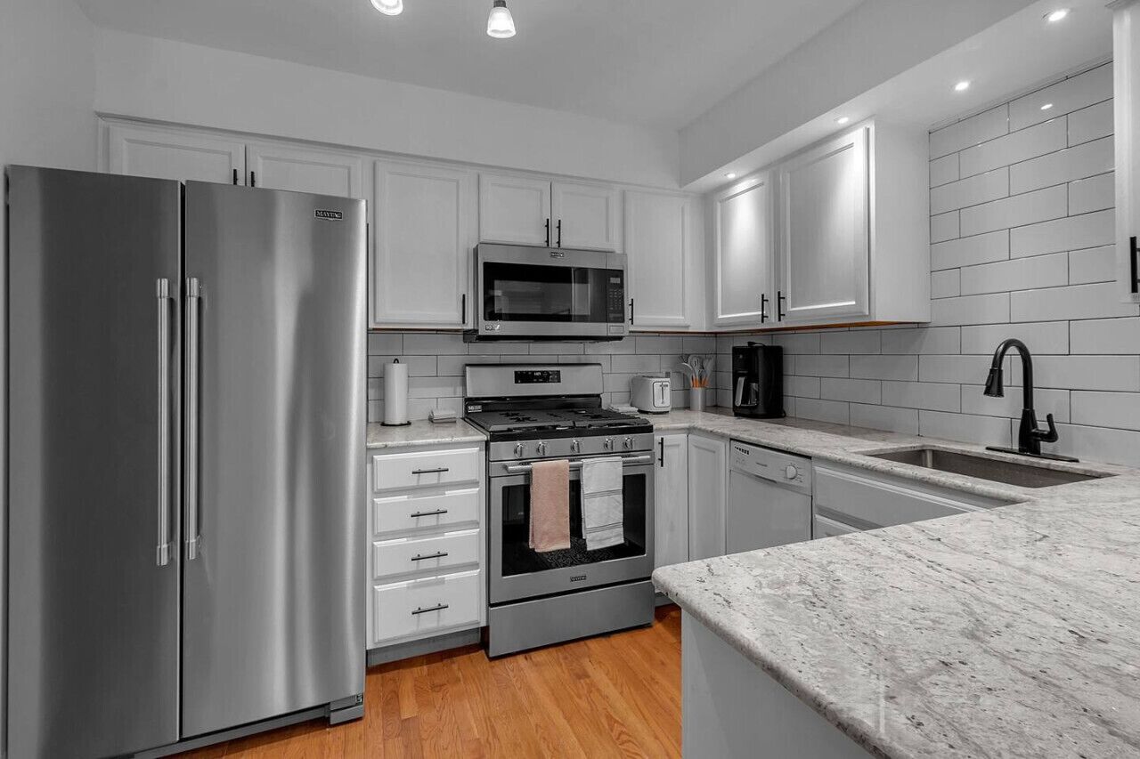 Refrigerador, microondas, horno y parrilla de estufa 