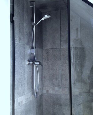 Shower, hair dryer, toilet paper - House close to the town center and the beach (Quiberon)