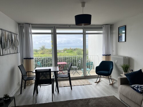 Studio Vue sur les 3 îles prêt de la  thalasso