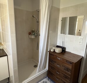 Douche, séchoir à cheveux