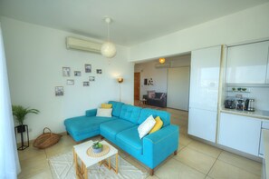 TV - Seaview terrace, 2bedrooms, communal pool COGO1-1 (Sliema)
