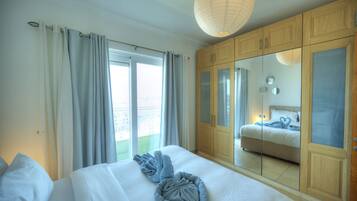 2 makuuhuonetta, työpöytä, silitysrauta/-lauta, ilmainen Wi-Fi