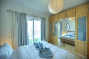 2 chambres, fer et planche à repasser, accès au Wi-Fi (inclus)