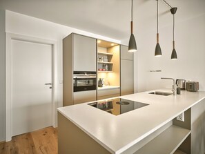Fridge, oven, dishwasher, coffee/tea maker