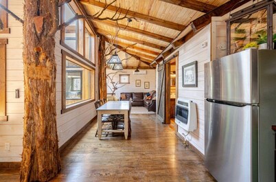 FoRest ReTreeT 2 bedroom•Hot Tub•Unique •Chatming•Adairsville•Cabin•Private