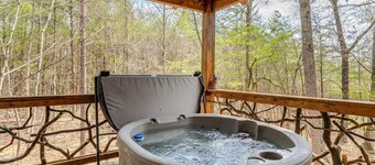 FoRest ReTreeT 2 bedroom•Hot Tub•Unique •Chatming•Adairsville•Cabin•Private