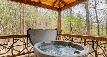 FoRest ReTreeT 2 bedroom•Hot Tub•Unique •Chatming•Adairsville•Cabin•Private