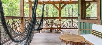 FoResTree House- Peaceful Luxury Treehouse Hot tub