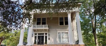 Elegant 2BR in 1905 Belhaven Historic Home