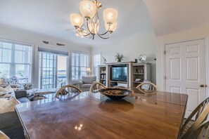 Interior - Beautiful marsh water view - 27 Quarterdeck (Fripp Island)