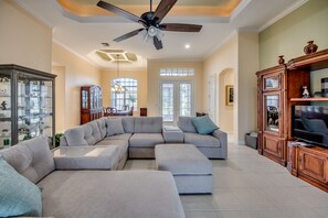 Smart TV, printers - Heated Pool & Spa - Gulf Access - Office - Dock (Cape Coral)