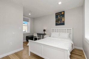 3 bedrooms, desk, iron/ironing board, free WiFi