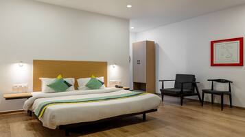 Deluxe Double Room | In-room safe, desk, soundproofing