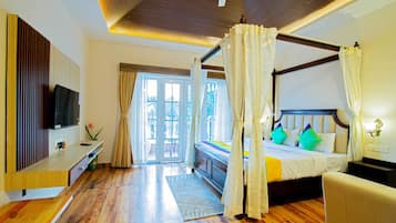 Deluxe Room | Individually furnished, desk, blackout drapes, iron/ironing board