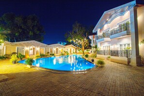 Indoor pool - Treebo Greenland Resort, Patia (Bhubaneshwar)