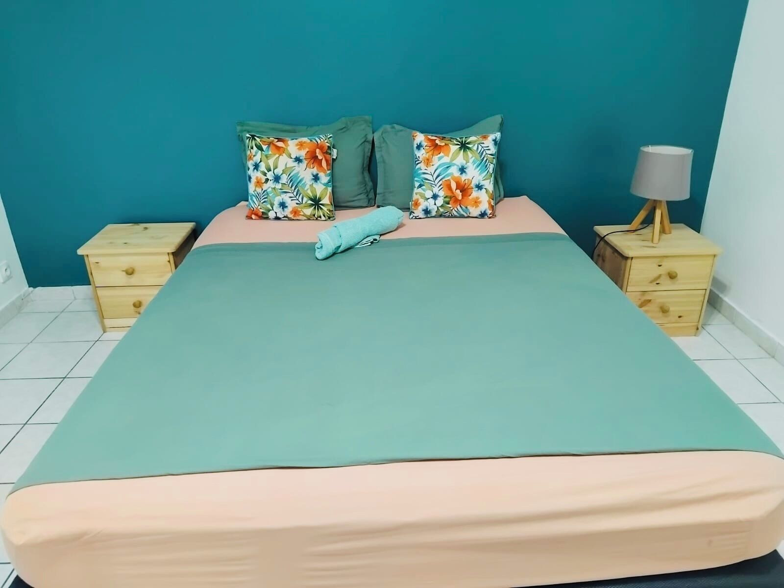 3 slaapkamers, een strijkplank/strijkijzer, wifi, beddengoed