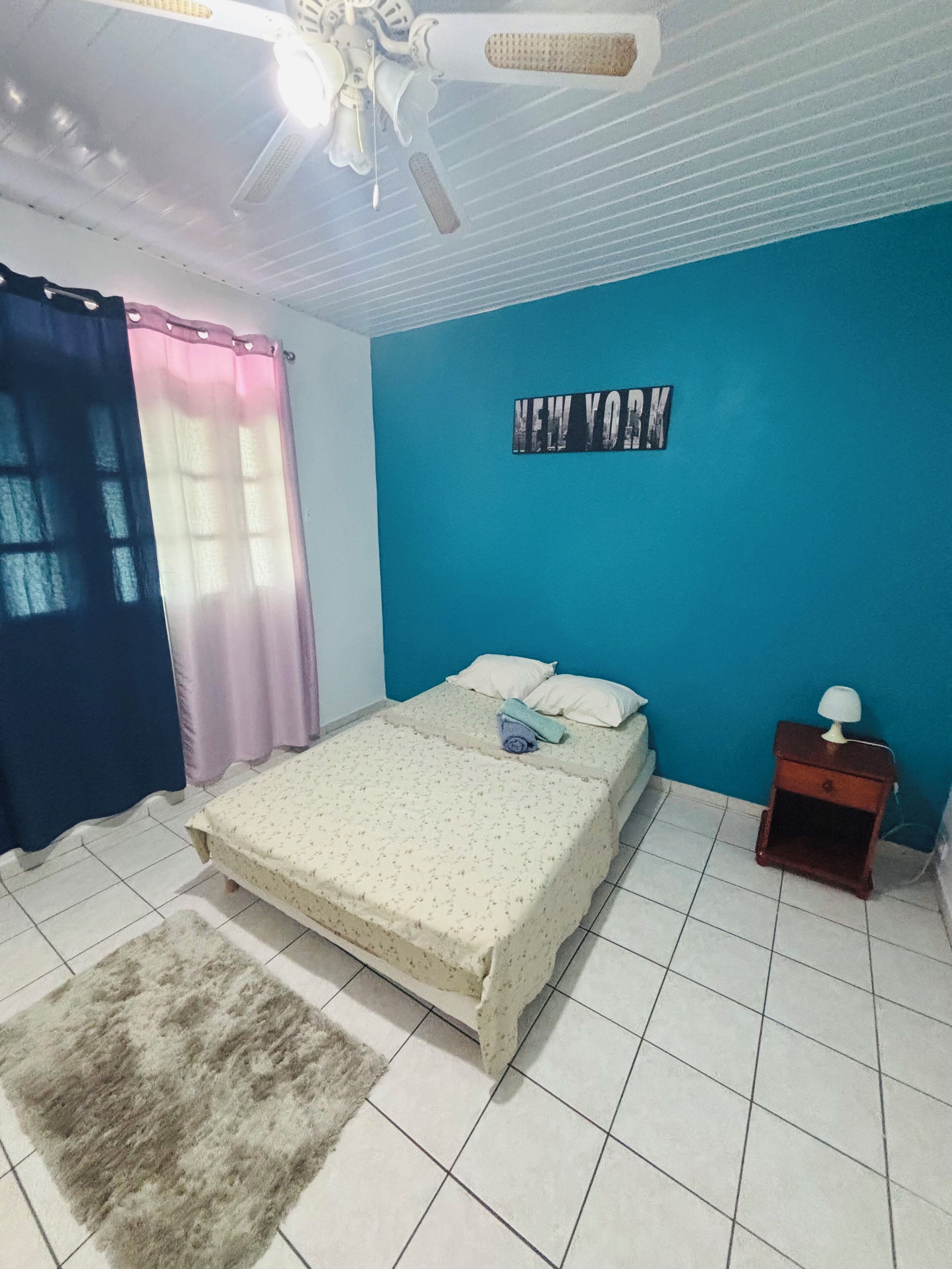 3 chambres, fer et planche à repasser, Wi-Fi, draps fournis