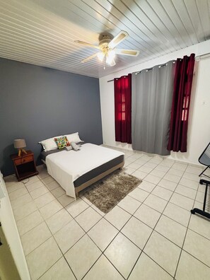 3 bedrooms, iron/ironing board, WiFi, bed sheets