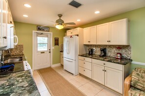 Unclassified image, 2 of 21, button