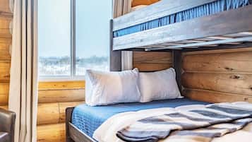 2 bedrooms, desk, iron/ironing board, travel crib