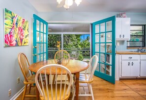 Dining - Welcome to Almost Paradise, a 3 bedroom 2 bath tropical home tucked away onFlamingo Island. (Marathon)