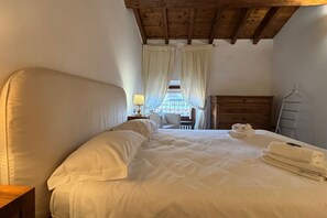 1 slaapkamer, een strijkplank/strijkijzer, wifi, beddengoed