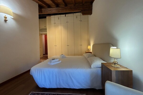 1 chambre, fer et planche à repasser, Wi-Fi, draps fournis