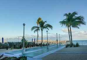 Sport court - Salty Breezes Condo 2bed 2bath second floor with elevator, pool & ocean front! (Key Colony Beach)