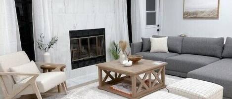 Téléviseur connecté, foyer, livres