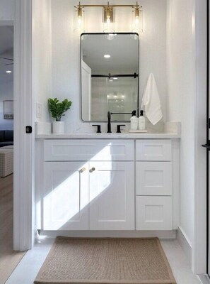 Interior - New! Perfect Vacation Home w/pool (Venice)
