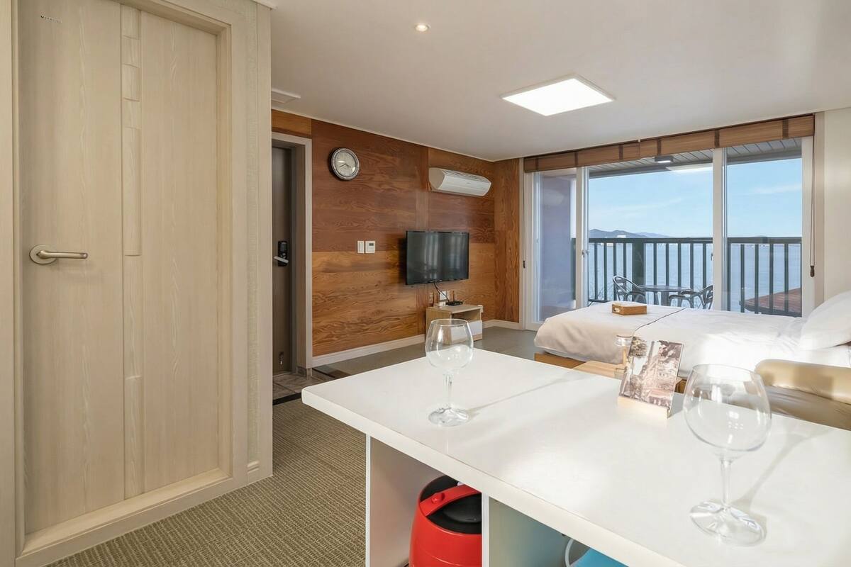 Basic Room, 1 Bedroom (white 301) | 1 bedroom, free WiFi