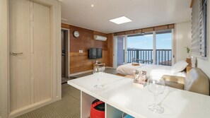 Basic Room, 1 Bedroom (white 301) | 1 bedroom, free WiFi - Geoje Beachwhite Pension (Geoje)