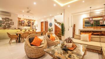 Villa (4 Bedrooms) | Exterior