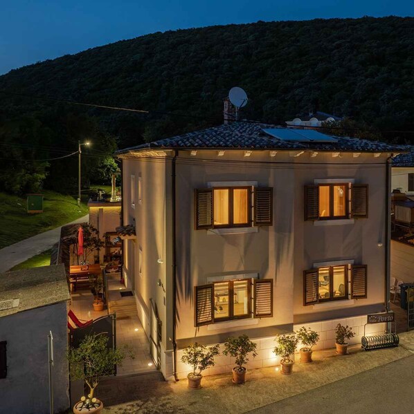 Exterior - Villa with sea views and private jacuzzi (Krnica)