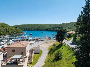 Marina - Villa with sea views and private jacuzzi (Krnica)