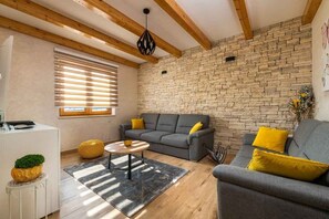 TV - Villa with sea views and private jacuzzi (Krnica)