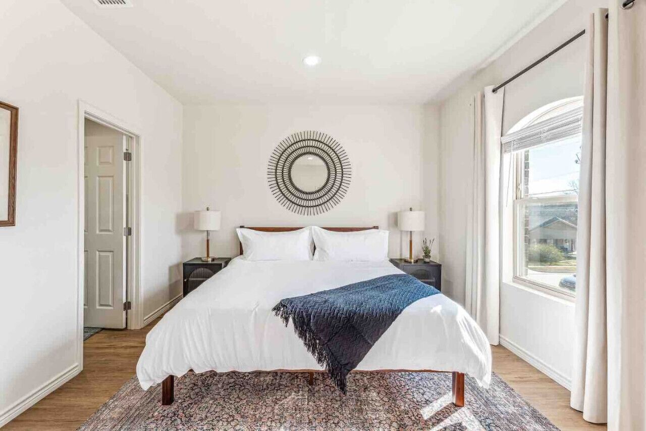 2 habitaciones, tabla de planchar con plancha, cuna de viaje y wifi 