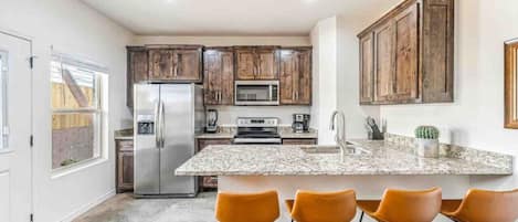 Refrigerador, microondas, horno y lavavajillas