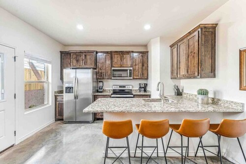 New Townhome-Walk to Tarleton