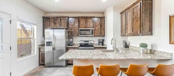 New Townhome-Walk to Tarleton