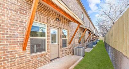New Townhome-Walk to Tarleton